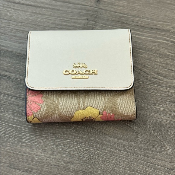 COACH Wallet - Picture 5 of 7
